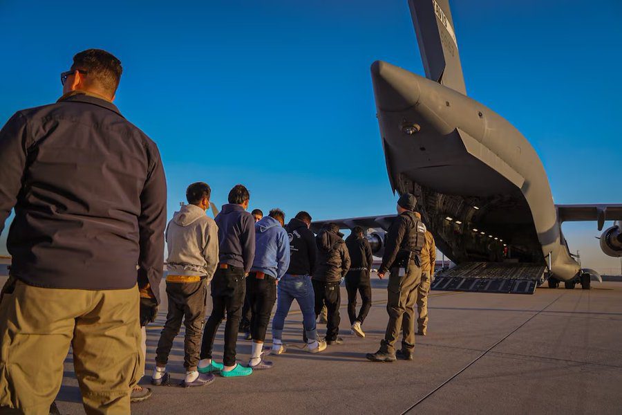 Perú recibe un primer vuelo con 34 de sus ciudadanos deportados desde Estados Unidos