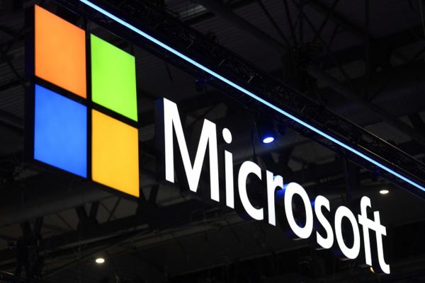 Trump sugiere que Microsoft está en negociaciones para adquirir a TikTok
