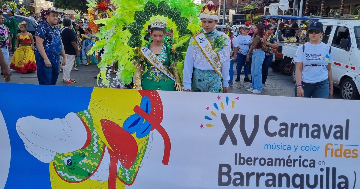 música y color en bulevar de Barranquilla