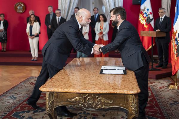 Bórico designó al socialista Álvar Elizalde como ministro del interior después de Tohá