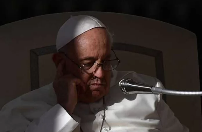 El Papa Francisco continúa mejorando, pero "es prematuro" participando en eventos