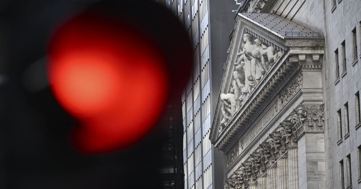 La Bolsa de Nueva York Falls es las acciones de Tesla
