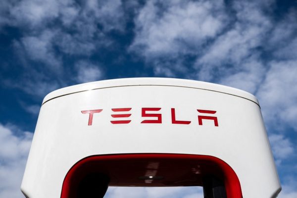 Las acciones de Tesla caen más del 15%, dada su sospecha de su efecto y Elon Musk