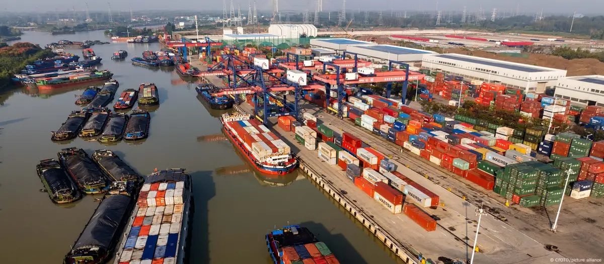 China espera que su economía crezca un 5 % a pesar de la guerra arancel.