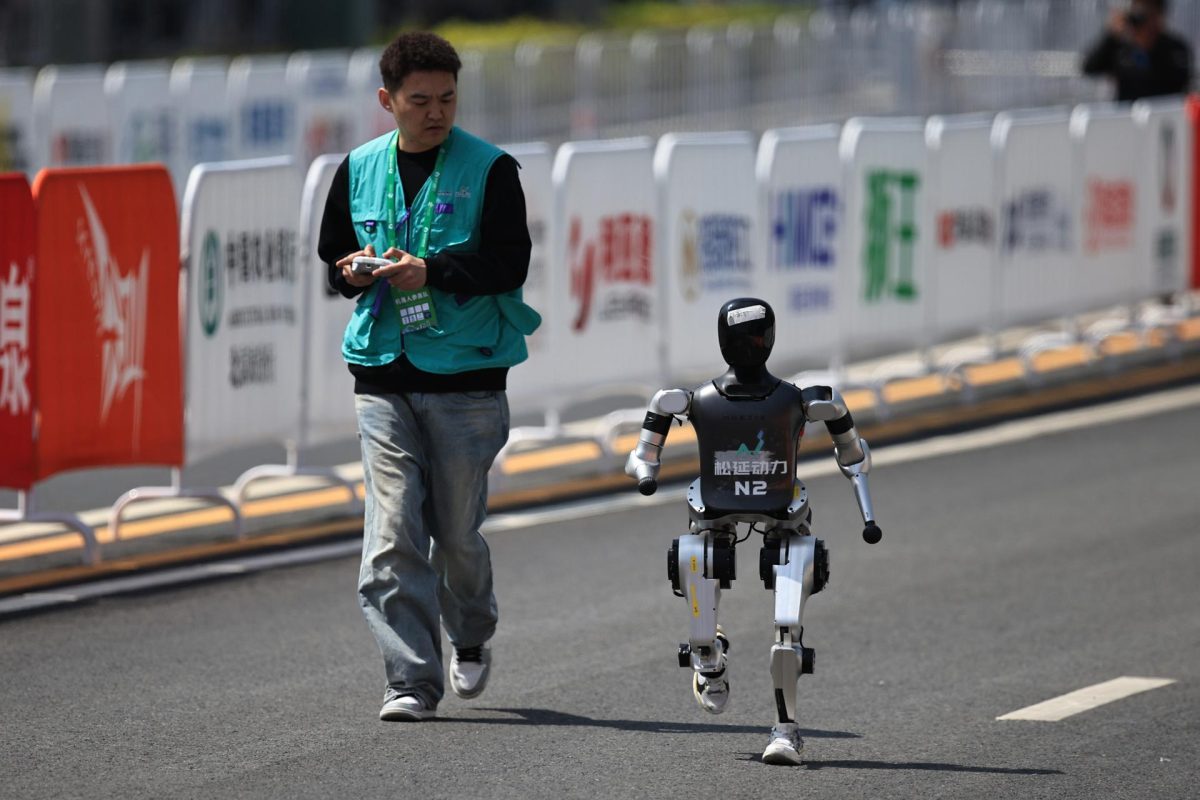 China organiza sus primeros juegos de robot con inteligencia artificial corporativa