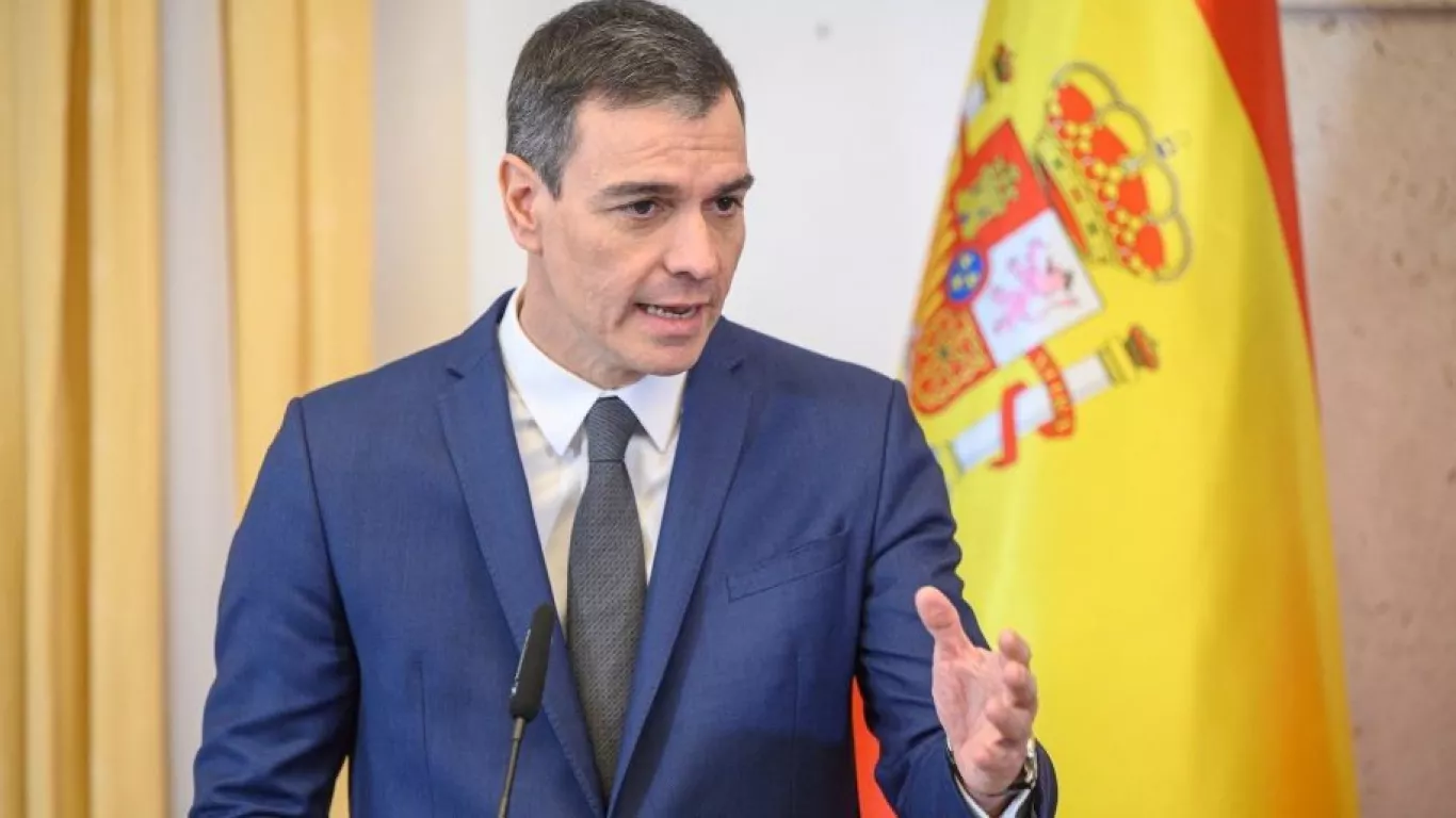 Pedro Sánchez llama a Trump para reconsiderar y asegurarse de que la UE no se quede con cruces