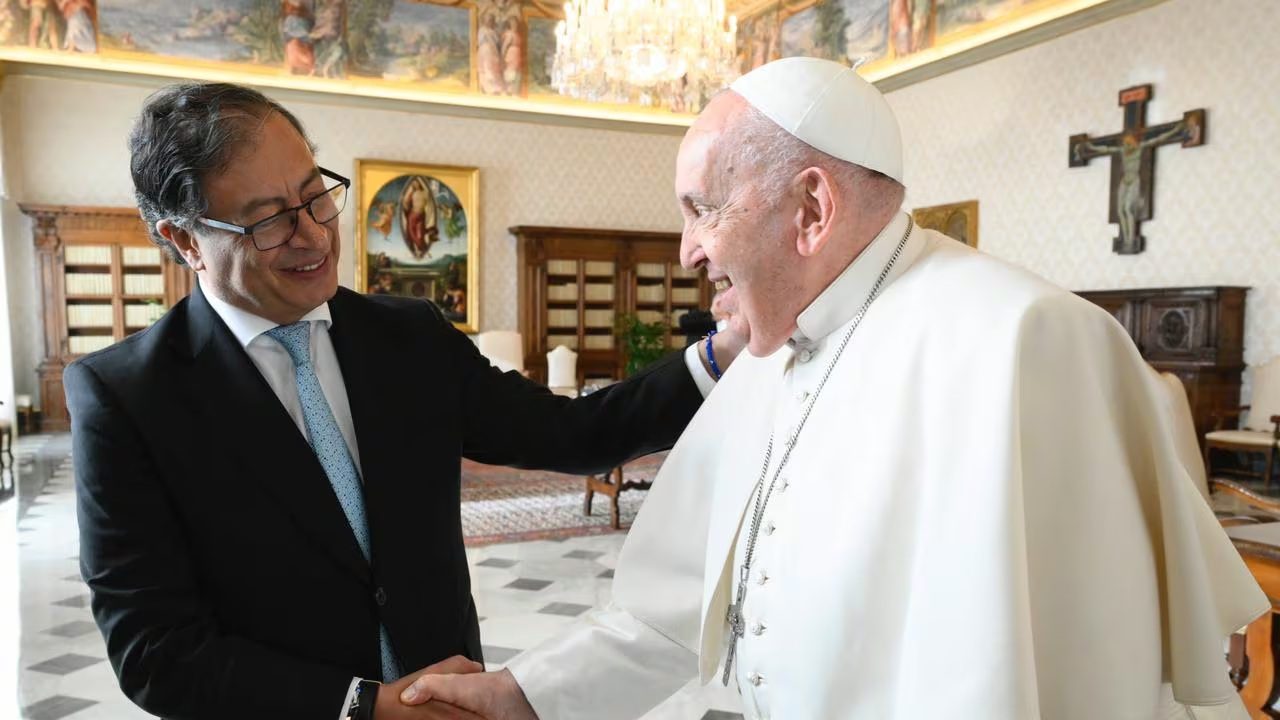 Petro no asistirá al funeral del Papa Francisco
