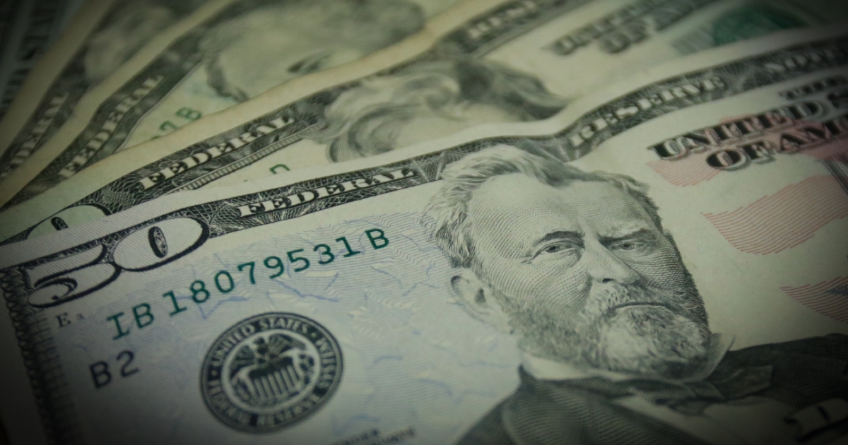 está por debajo de $ 4,200