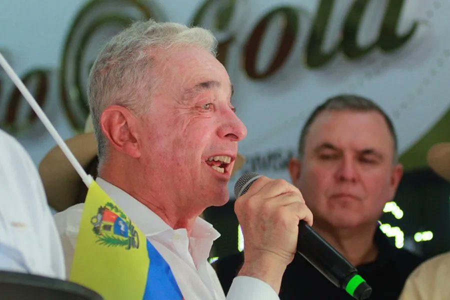 El ex presidente Álvaro Uriba plantea la "coalición demócrata" en Colombia para las elecciones de 2026