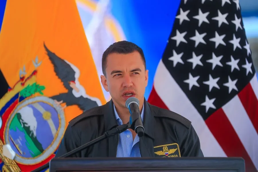 El presidente Ecuadora llama a un referéndum para preguntar sobre el establecimiento de bases militares extranjeras en el país