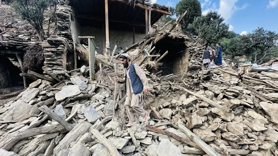 Tres nuevos terremotos en 24 horas aumentan el pánico en Afganistán devastado