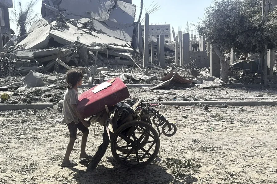 Israel todavía está bombardeando a Gaza a pesar de las negociaciones, con al menos 10 muertos